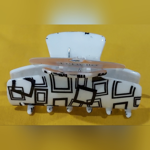 D'Bello CLEAR & BLACK AND WHITE HAIR CLIPS - Picture 5 of 8